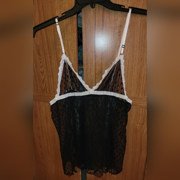 smart & sexy Tops - Smart and sexy XL lacy polka dot top with bows